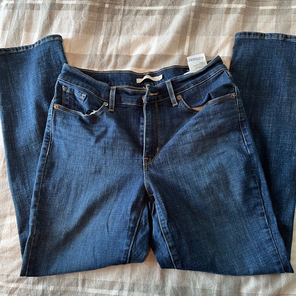 Levi’s Size 6 Classic Straight Leg Jeans